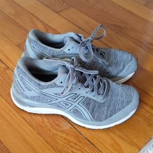 Asics gel cumulus 20 gray size 6